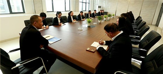 会议室合影